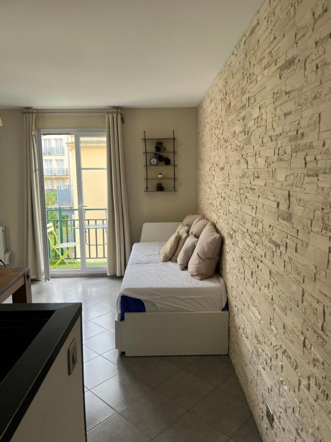 In Two Min Chessy (Seine-et-Marne)