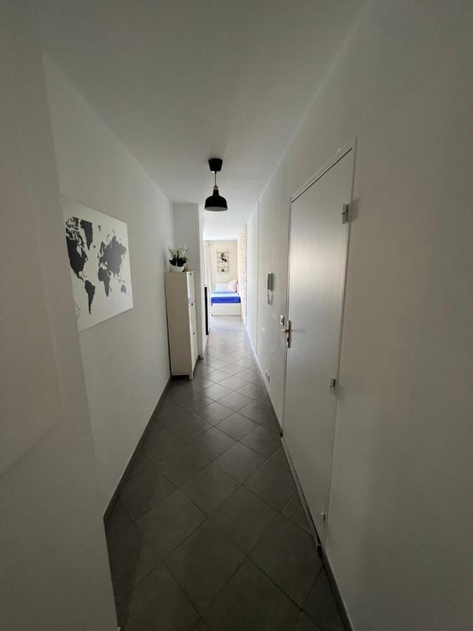 Apartment In Two Min Chessy (Seine-et-Marne)