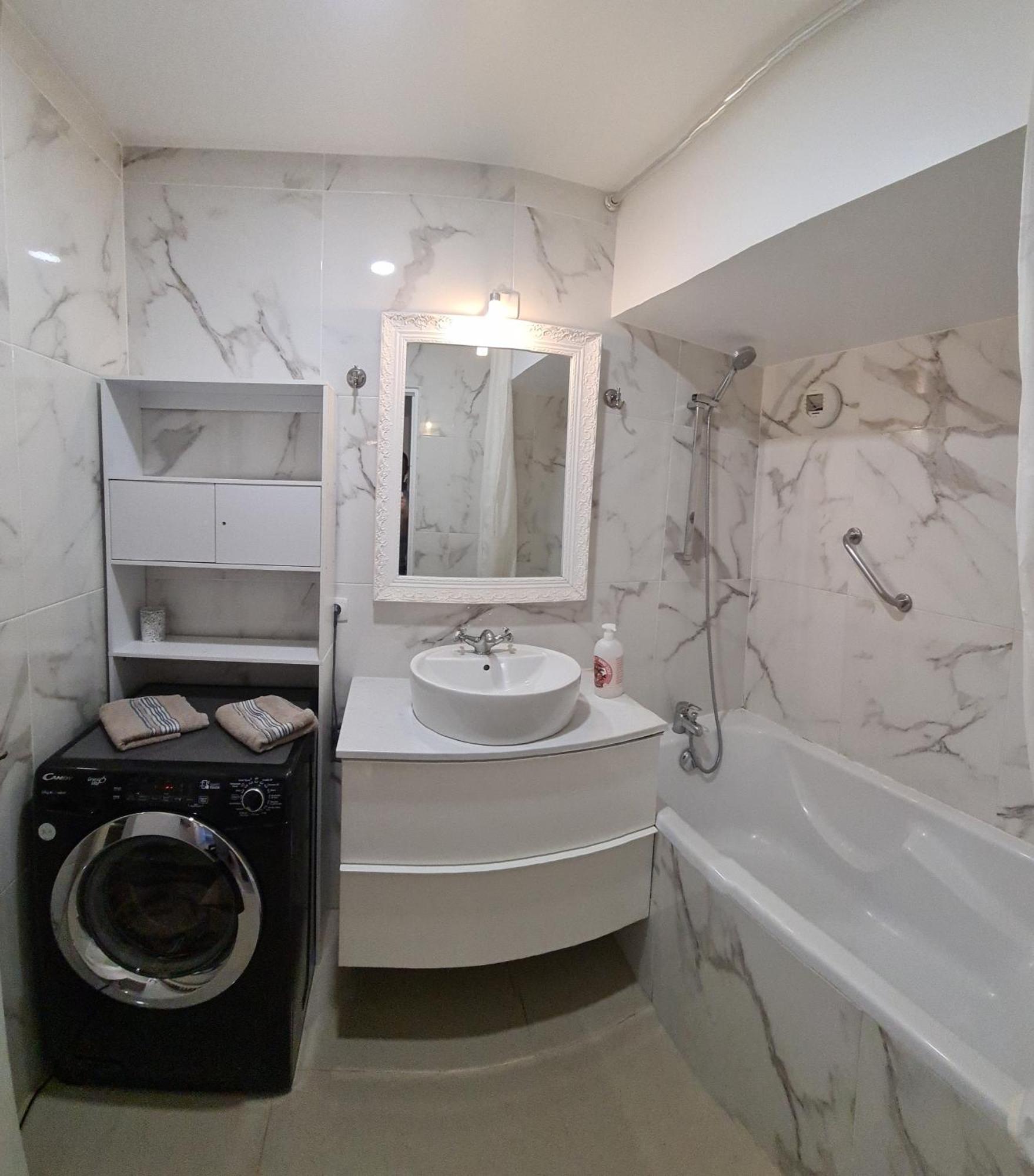 In Two Min Apartment *