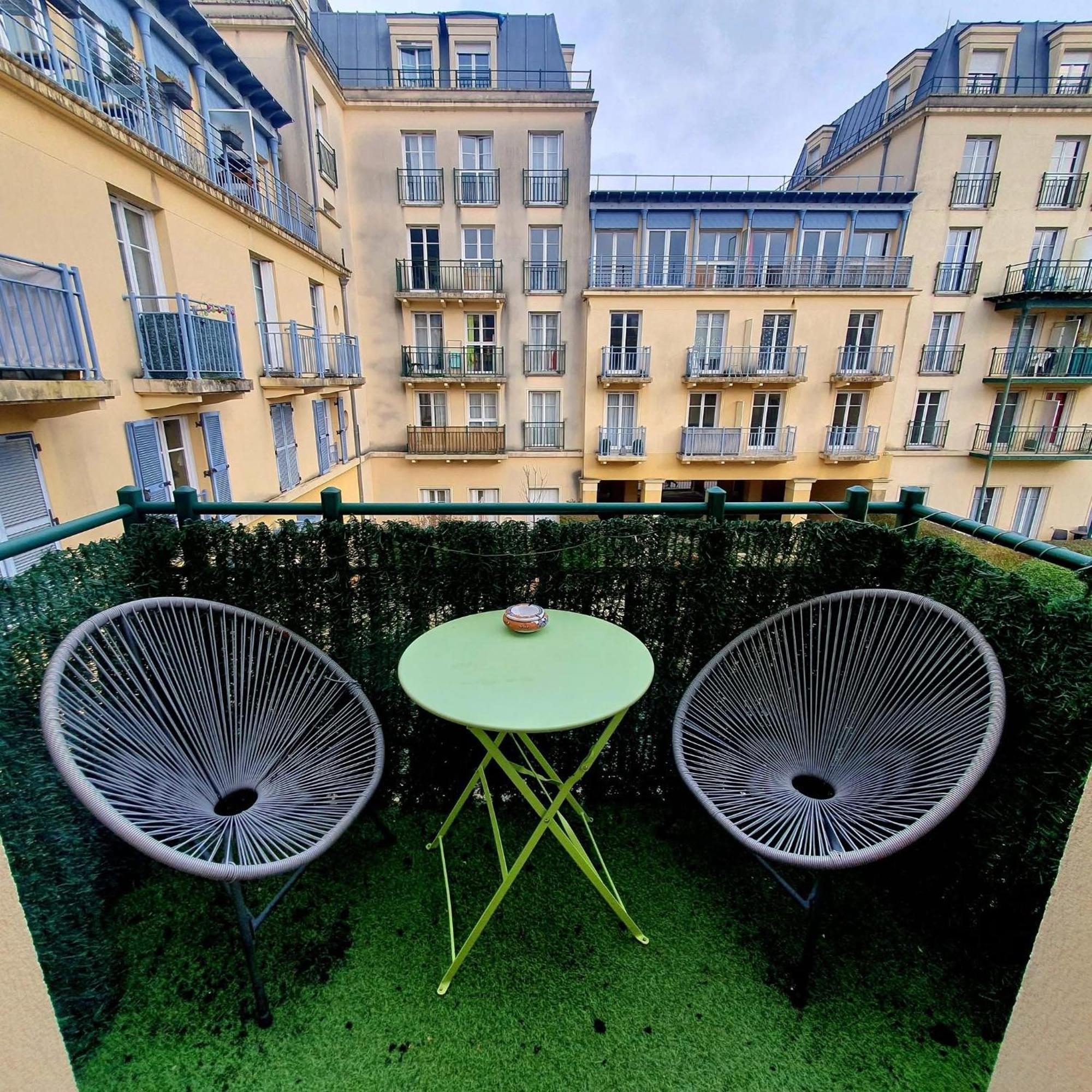 Apartment In Two Min Chessy (Seine-et-Marne)